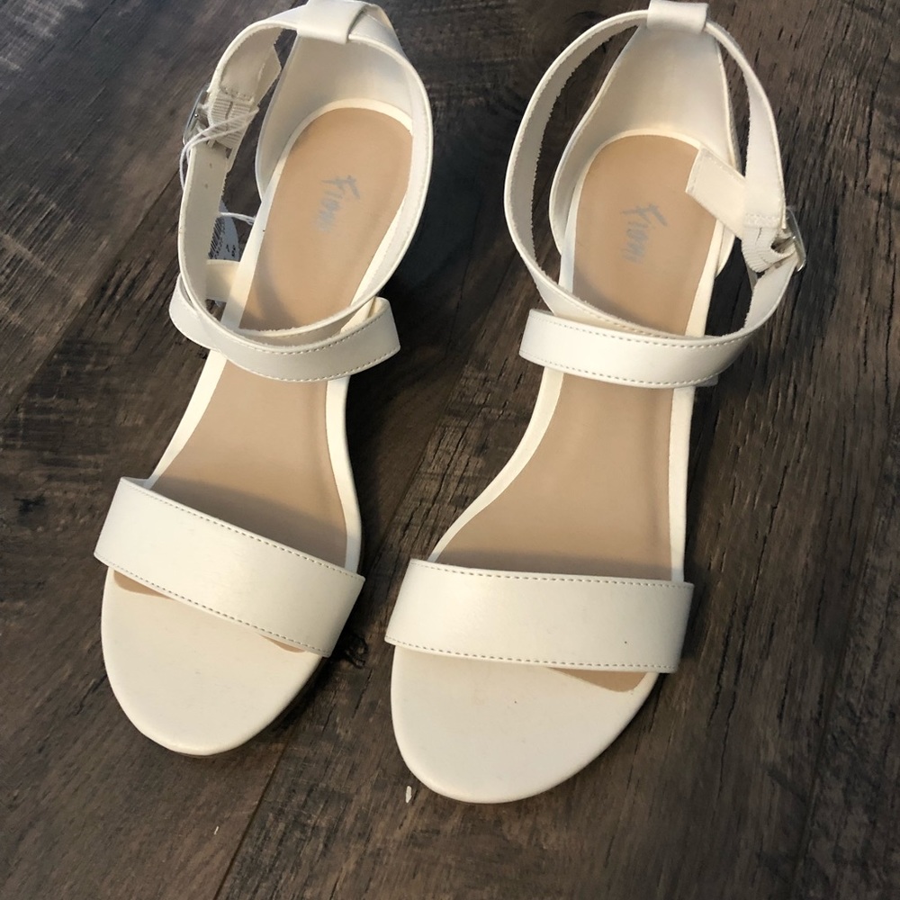 Women white wedge heel